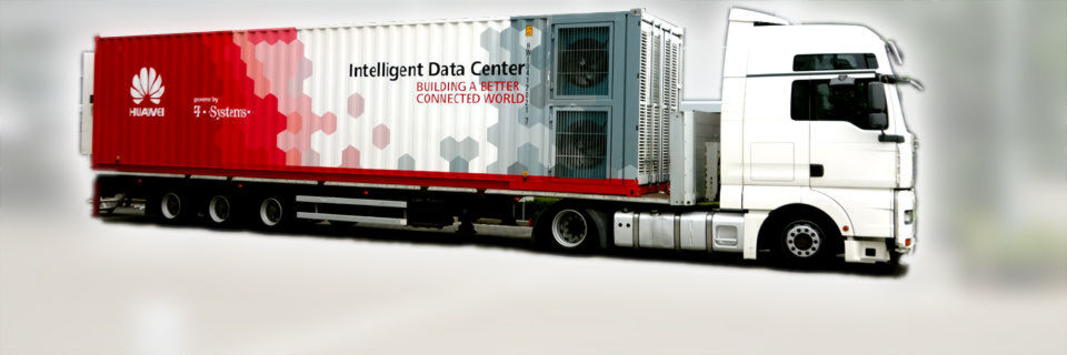 Mit eingebauter Kühlung und optionalen Generatoren lässt sich die „Cloud auf Rädern“ weitgehend autark betreiben. Mit eingebauter Kühlung und optionalen Generatoren lässt sich die „Cloud auf Rädern“ weitgehend autark betreiben.