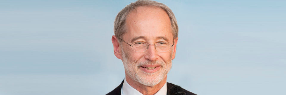 Der Autor: Prof. Dr. Stefan Jähnichen ist Leiter der Begleitforschung des Technologieprogramms „Smart Data – Innovationen aus Daten“. Der Autor: Prof. Dr. Stefan Jähnichen ist Leiter der Begleitforschung des Technologieprogramms „Smart Data – Innovationen aus Daten“.
