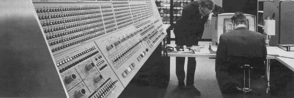 Einen "richtigen" IBM-Mainframe s/360 konnten sich nur finanzkräftige Kunden leisten. Hier ein Modell 91 beid er NASA. Einen "richtigen" IBM-Mainframe s/360 konnten sich nur finanzkräftige Kunden leisten. Hier ein Modell 91 beid er NASA.