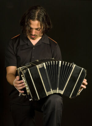 Kein anderes Musikinstrument interpretiert den Tango wie das Bandoneon. Kein anderes Musikinstrument interpretiert den Tango wie das Bandoneon.