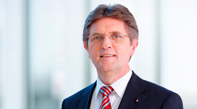 Klaus Vitt, der Beauftragte der Bundesregierung für Informationstechnik grüßt die Teilnehmer des eGovernment Summit 2015 mit einem Grußwort Klaus Vitt, der Beauftragte der Bundesregierung für Informationstechnik grüßt die Teilnehmer des eGovernment Summit 2015 mit einem Grußwort
