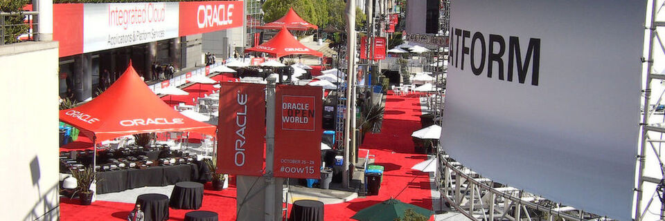 Die diesjährige Oracle Workd fand vom 25. bis zum 29. Oktober in San Franzisko statt. Bei 60.000 Besuchern färbt sich die Innenstadt in Oracle-Rot. Die diesjährige Oracle Workd fand vom 25. bis zum 29. Oktober in San Franzisko statt. Bei 60.000 Besuchern färbt sich die Innenstadt in Oracle-Rot.