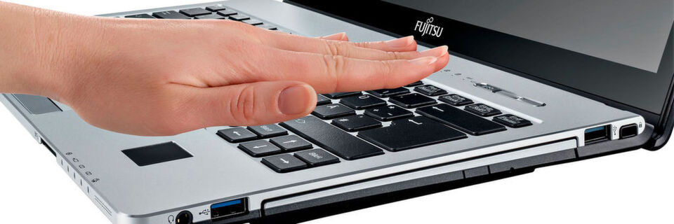 Fujitsu PalmSecure Truedentity basiert auf der aktuellen Technologie für einen elektronischen Personalausweis (eID). Die Lösung entspricht selbst höchsten Sicherheitsrichtlinien, wie denen des Bundesamt für Sicherheit in der Informationstechnik (BSI), und unterstützt Unternehmen dabei, neue Regelungen der Europäischen Gemeinschaft zu erfüllen. Fujitsu PalmSecure Truedentity basiert auf der aktuellen Technologie für einen elektronischen Personalausweis (eID). Die Lösung entspricht selbst höchsten Sicherheitsrichtlinien, wie denen des Bundesamt für Sicherheit in der Informationstechnik (BSI), und unterstützt Unternehmen dabei, neue Regelungen der Europäischen Gemeinschaft zu erfüllen.