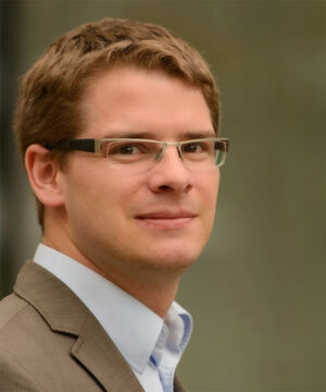 Manuel Thalhofer, Portfolio-Manager SAP Services, Market Operations Central Europe bei Fujitsu: „Mit dem Software-Defined Datacenter stellen SAP HANA-Systeme für Fujitsu heute keine Herausforderung mehr dar.“ Manuel Thalhofer, Portfolio-Manager SAP Services, Market Operations Central Europe bei Fujitsu: „Mit dem Software-Defined Datacenter stellen SAP HANA-Systeme für Fujitsu heute keine Herausforderung mehr dar.“