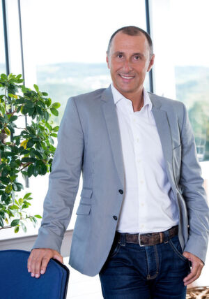 «Le développement et la qualification de nos employés constituent des facteurs décisifs du succès durable de B&R », Paolo Salvagno directeur de B&R Industrie-Automation AG Suisse. «Le développement et la qualification de nos employés constituent des facteurs décisifs du succès durable de B&R », Paolo Salvagno directeur de B&R Industrie-Automation AG Suisse.