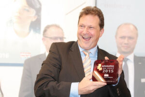 Armin Waidele von Rösberg nahm den automation app award in der Kategorie Engineering für die LiveDok.mobile App entgegen. Armin Waidele von Rösberg nahm den automation app award in der Kategorie Engineering für die LiveDok.mobile App entgegen.