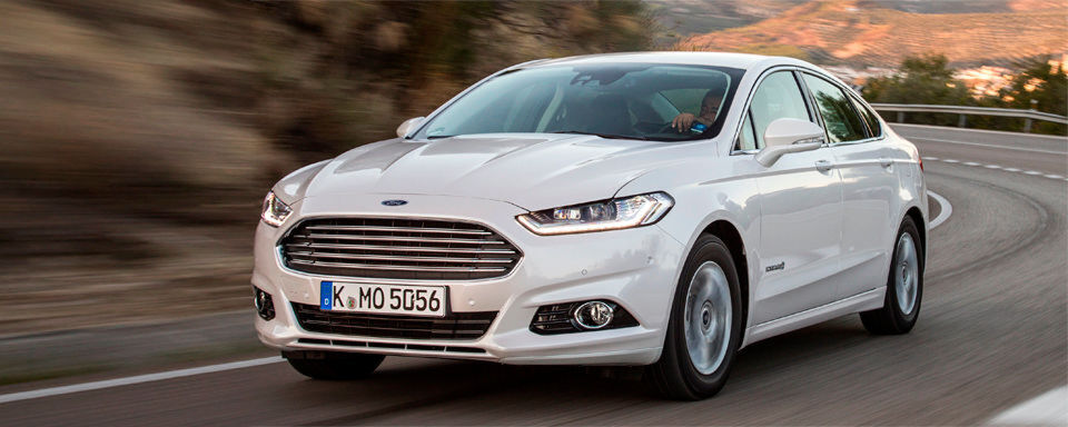 Ford hat in den USA seit dem Jahr 2009 den Fusion Hybrid im Programm. Seit Februar offerieren die Amerikaner nun auch in Europa den neuen Mondeo mit Hybridantrieb. Ford hat in den USA seit dem Jahr 2009 den Fusion Hybrid im Programm. Seit Februar offerieren die Amerikaner nun auch in Europa den neuen Mondeo mit Hybridantrieb.