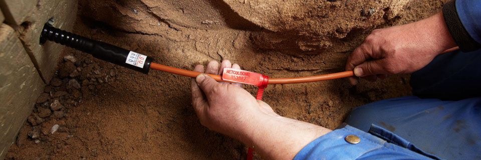 NetColognes Vorschlag: Wer die Glasfaser ins Haus bringt, soll auch vollen Zugriff auf Kupferkabel bekommen. NetColognes Vorschlag: Wer die Glasfaser ins Haus bringt, soll auch vollen Zugriff auf Kupferkabel bekommen.