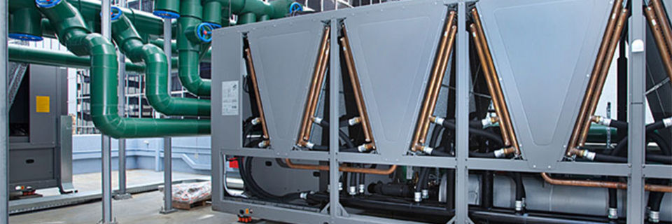 Die Chiller von Uniflair, einem Zukauf von Scheider Electric, kühlen unter anderem per Verdunstung. Die Chiller von Uniflair, einem Zukauf von Scheider Electric, kühlen unter anderem per Verdunstung.