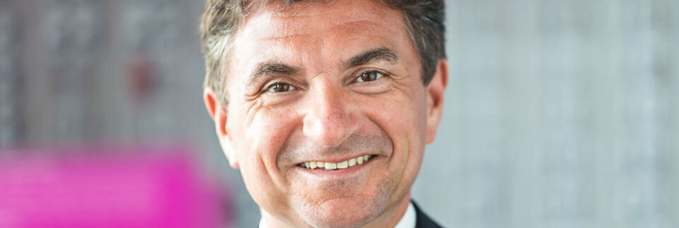 Dr. Ferri Abolhassan ist Geschäftsführer der T-Systems International GmbH und verantwortlich für die IT Division. Der promovierte Informatiker ist zudem Autor und Herausgeber zahlreicher Bücher und Publikationen. Dr. Ferri Abolhassan ist Geschäftsführer der T-Systems International GmbH und verantwortlich für die IT Division. Der promovierte Informatiker ist zudem Autor und Herausgeber zahlreicher Bücher und Publikationen.