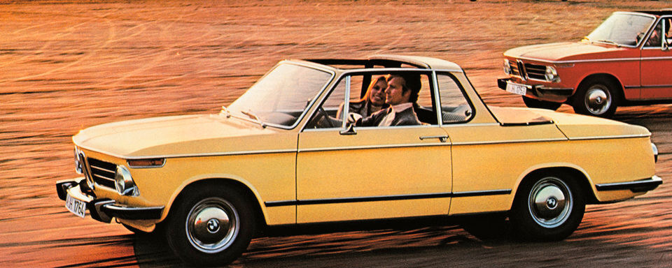 Im jahr 1971 war der Produktionsstart für das bei Baur gefertigte 2002 Cabriolet mit feststehendem Überrollbügel. Im jahr 1971 war der Produktionsstart für das bei Baur gefertigte 2002 Cabriolet mit feststehendem Überrollbügel.