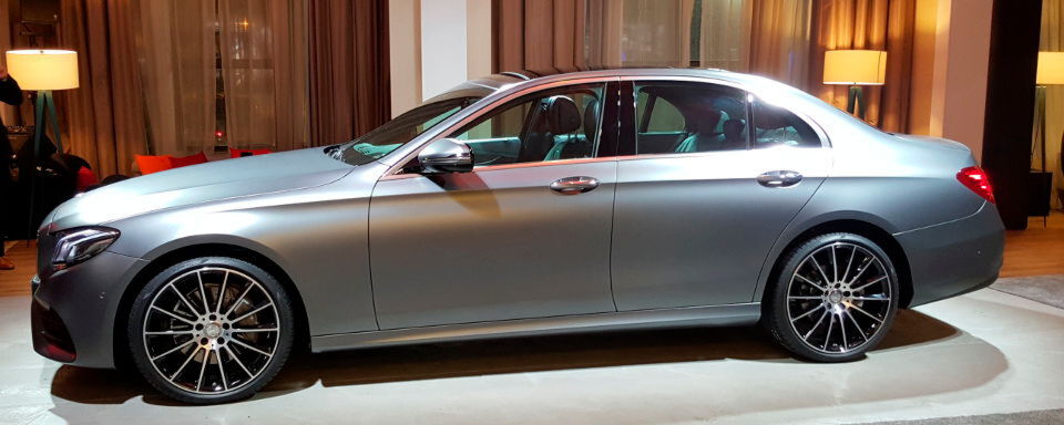 Die neue Mercedes E-Klasse ist einer der Stars in Detroit. Die neue Mercedes E-Klasse ist einer der Stars in Detroit.