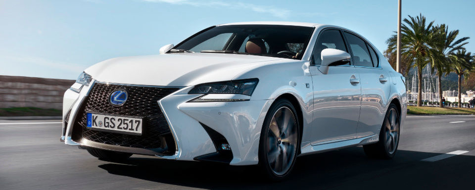 Lexus hat die obere Mittelklasse überarbeitet und bringt mit dem Modell GS einen Wettbewerber zu BMW 5er und Mercedes E-Klasse ins Rennen. Lexus hat die obere Mittelklasse überarbeitet und bringt mit dem Modell GS einen Wettbewerber zu BMW 5er und Mercedes E-Klasse ins Rennen.