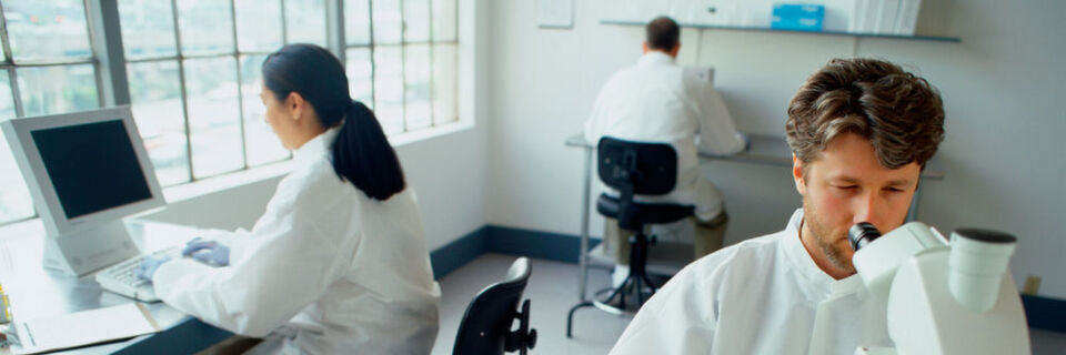 Im Healthcare-Bereich haben viele Personen Umgang mit sensiblen Patientendaten, selbst wenn ein Einblick nicht nötig wäre. Im Healthcare-Bereich haben viele Personen Umgang mit sensiblen Patientendaten, selbst wenn ein Einblick nicht nötig wäre.
