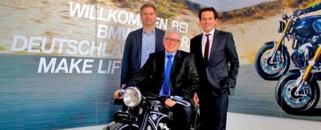(v.l.) Henning Putzke (Leiter BMW Motorrad Deutschland), Robert Klostermair (Geschäftsführer Klostermair GmbH & Co. KG), Peter Reisacher (Geschäftsführer Autohaus Reisacher GmbH & Autohaus Augsburg GmbH). (v.l.) Henning Putzke (Leiter BMW Motorrad Deutschland), Robert Klostermair (Geschäftsführer Klostermair GmbH & Co. KG), Peter Reisacher (Geschäftsführer Autohaus Reisacher GmbH & Autohaus Augsburg GmbH).