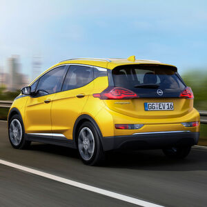 Der Ampera-e soll eine größere Reichweite als die meisten anderen Elektroautos haben und laut Hersteller „zu einem erschwinglichen Preis“ angeboten werden. Der Ampera-e soll eine größere Reichweite als die meisten anderen Elektroautos haben und laut Hersteller „zu einem erschwinglichen Preis“ angeboten werden.