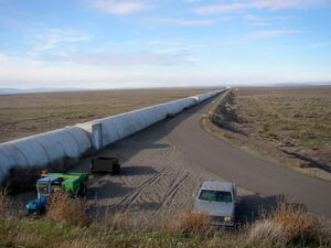 Der nördliche Arm des LIGO-Interferometers in Hanford/US-Bundesstaat Washington – einer der Detektoren, der die Gravitationswellen auffing. Der nördliche Arm des LIGO-Interferometers in Hanford/US-Bundesstaat Washington – einer der Detektoren, der die Gravitationswellen auffing.