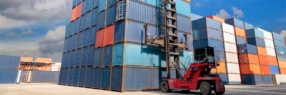 Container zur Anwendungsvirtualisierung halten immer mehr Einzug, auch in Cloud-Umgebungen. Allerdings sind sie mehr als sinnvolle Ergänzung als vollständiger Ersatz zu VMs zu sehen. Container zur Anwendungsvirtualisierung halten immer mehr Einzug, auch in Cloud-Umgebungen. Allerdings sind sie mehr als sinnvolle Ergänzung als vollständiger Ersatz zu VMs zu sehen.
