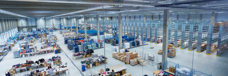 Das neue Logistikcenter am Standort Scheßlitz fasst alle vormals dezentralen Läger zusammen. Das neue Logistikcenter am Standort Scheßlitz fasst alle vormals dezentralen Läger zusammen.