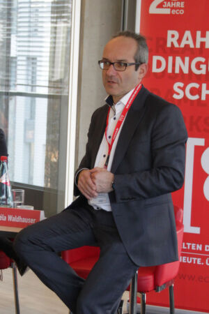Dr. Béla Waldhauser, Leiter der eco Kompetenzgruppe Datacenter Infrastruktur: "Der weltweite Konsolidierungsprozess bei Rechenzentrumsbetreibern befindet sich derzeit in der Mitte der dritten Phase." Dr. Béla Waldhauser, Leiter der eco Kompetenzgruppe Datacenter Infrastruktur: "Der weltweite Konsolidierungsprozess bei Rechenzentrumsbetreibern befindet sich derzeit in der Mitte der dritten Phase."
