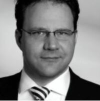 Dr. Jens Eckhardt, Fachanwalt für Informationstechnologierecht und EuroCloud-Vorstand Ressort Recht & Compliance. Dr. Jens Eckhardt, Fachanwalt für Informationstechnologierecht und EuroCloud-Vorstand Ressort Recht & Compliance.