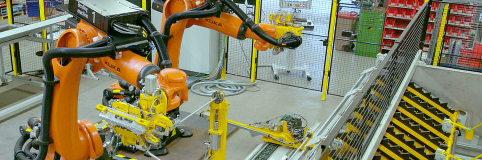 Mit der Verbindung aus Robotorhandling und Biegesystem können bis zu 4500 mm lange Rohrleitungen bearbeitet werden. Mit der Verbindung aus Robotorhandling und Biegesystem können bis zu 4500 mm lange Rohrleitungen bearbeitet werden.