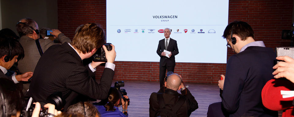 Matthias Müller, Vorstandsvorsitzender des Volkswagen Konzerns, gab beim Konzernabend in Genf einen Ausblick auf den künftigen Weg der Marke. Matthias Müller, Vorstandsvorsitzender des Volkswagen Konzerns, gab beim Konzernabend in Genf einen Ausblick auf den künftigen Weg der Marke.