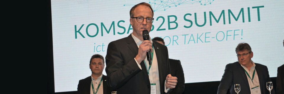 Steffen Ebner, Vice President Systems & Solutions bei Komsa, zeigte das Geschäftspotenzial der Cloud auf. Steffen Ebner, Vice President Systems & Solutions bei Komsa, zeigte das Geschäftspotenzial der Cloud auf.