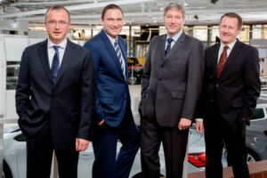 Zufriedene Gesichter im AVAG-Vorstand: (v.li.) Ulf Pfeiffer, Roman Still, Albert C. Still und Markus Kruis. Zufriedene Gesichter im AVAG-Vorstand: (v.li.) Ulf Pfeiffer, Roman Still, Albert C. Still und Markus Kruis.