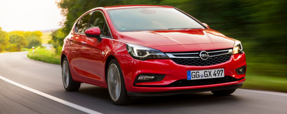 Beim Blick auf den neuen Astra beweist der deutsche Automobil-Traditionalist frische Ideen für eine dynamische Linienführung. Technisch kann der Wagen fast überzeugen. Abstriche gibts beim Licht und der Übersichtlichkeit. Beim Blick auf den neuen Astra beweist der deutsche Automobil-Traditionalist frische Ideen für eine dynamische Linienführung. Technisch kann der Wagen fast überzeugen. Abstriche gibts beim Licht und der Übersichtlichkeit.