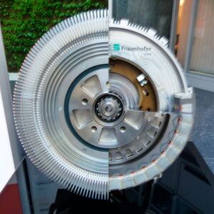 Lara ist ein Teilprojekt der Fraunhofer Systemforschung Elektromobilität und umfasst die Entwicklung, Fertigung und Erprobung eines robusten luftgekühlten Radnabenmotors mit hoher Drehmomentdichte. Lara ist ein Teilprojekt der Fraunhofer Systemforschung Elektromobilität und umfasst die Entwicklung, Fertigung und Erprobung eines robusten luftgekühlten Radnabenmotors mit hoher Drehmomentdichte.