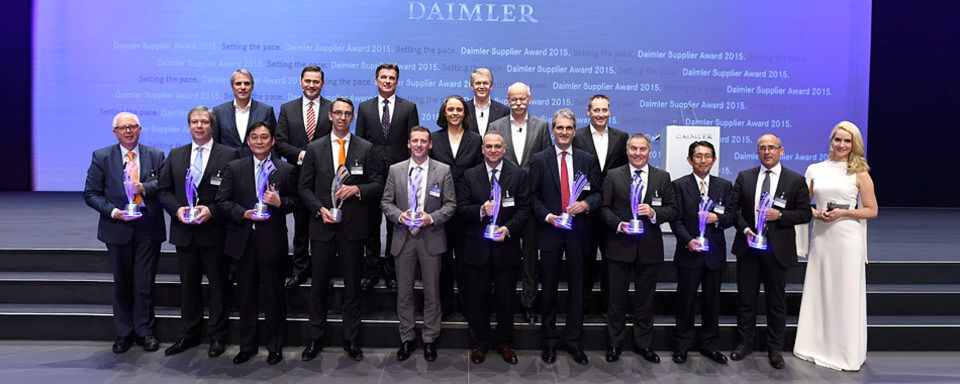 Verleihung des Daimler Supplier Awards 2015 (hinten v.l.n.r.): Wilfried Porth, Dr. Marcus Schoenenberg, Dr. Wolfgang Bernhard, Dr. Sabine Lutz, Prof. Dr. Thomas Weber, Dr. Dieter Zetsche, Dr. Klaus Zehender. Vorne (v.l.n.r.): Thomas Handtmann, Albert Handtmann Metallgusswerk; Christoph Hummel, Preh; Genjiro Tada, Hyundam I; Dr. Till Reuter, Kuka Roboter; Albrecht Luick, Axalta Coating Systems; Alexander Gellert, Merkley+Partners; Klaus Winkler, Gebr. Heller Maschinenfabrik; Joёl Ripamonti, ContiTech Mobile Fluid Systems; Yoichi Kuwayama, Ibiden; Günter Brenner, Novem car interior design; Judith Rakers, Moderatorin. Verleihung des Daimler Supplier Awards 2015 (hinten v.l.n.r.): Wilfried Porth, Dr. Marcus Schoenenberg, Dr. Wolfgang Bernhard, Dr. Sabine Lutz, Prof. Dr. Thomas Weber, Dr. Dieter Zetsche, Dr. Klaus Zehender. Vorne (v.l.n.r.): Thomas Handtmann, Albert Handtmann Metallgusswerk; Christoph Hummel, Preh; Genjiro Tada, Hyundam I; Dr. Till Reuter, Kuka Roboter; Albrecht Luick, Axalta Coating Systems; Alexander Gellert, Merkley+Partners; Klaus Winkler, Gebr. Heller Maschinenfabrik; Joёl Ripamonti, ContiTech Mobile Fluid Systems; Yoichi Kuwayama, Ibiden; Günter Brenner, Novem car interior design; Judith Rakers, Moderatorin.