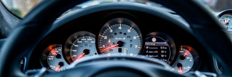 So übersichtlich und dynamisch wie das Cockpit eines Porsche (nur vielleicht nicht ganz so hübsch?) präsentiert sich das Datencockpit des Wirtschaftsinformationssystem business engine von Databyte. So übersichtlich und dynamisch wie das Cockpit eines Porsche (nur vielleicht nicht ganz so hübsch?) präsentiert sich das Datencockpit des Wirtschaftsinformationssystem business engine von Databyte.