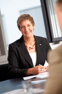 „Jeder Geschäftszweig wie Healthcare, Logistik oder auch Green IT verspürt in puncto Dokumentenmanagement einen anderen Leidensdruck, steht vor spezifischen Herausforderungen“, erklärt Susanne Sperling, Business Development Managerin KSE (KYOCERA Sales Excellence). „Jeder Geschäftszweig wie Healthcare, Logistik oder auch Green IT verspürt in puncto Dokumentenmanagement einen anderen Leidensdruck, steht vor spezifischen Herausforderungen“, erklärt Susanne Sperling, Business Development Managerin KSE (KYOCERA Sales Excellence).