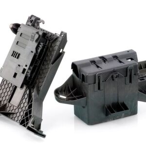 Pöppelmann K-TECH zeigt auf der Hannover-Messe unter anderem die Möglichkeiten, die das Mucell-Verfahren bietet: Viele Vorteile für die Automobilindustrie bringe es mit sich. Egal ob bei Batterieboxen oder Befestigungssystemen – häufig könne das Gewicht deutlich reduziert werden und/oder Dichtevorteile dabei heraus kommen. Pöppelmann K-TECH zeigt auf der Hannover-Messe unter anderem die Möglichkeiten, die das Mucell-Verfahren bietet: Viele Vorteile für die Automobilindustrie bringe es mit sich. Egal ob bei Batterieboxen oder Befestigungssystemen – häufig könne das Gewicht deutlich reduziert werden und/oder Dichtevorteile dabei heraus kommen.
