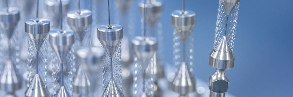 Vorbereitung von Stents für die Wirkstoffbeschichtung bei Hemoteq in Würselen, nahe Aachen. Vorbereitung von Stents für die Wirkstoffbeschichtung bei Hemoteq in Würselen, nahe Aachen.