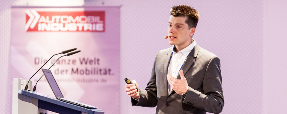 Florian Schek, BMW-Leichtbauchef, hielt die Keynote beim 5. »Automobil Industrie Leichtbau-Gipfel«. Florian Schek, BMW-Leichtbauchef, hielt die Keynote beim 5. »Automobil Industrie Leichtbau-Gipfel«.