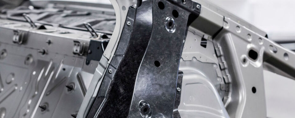 Ausgezeichneter Automobil-Leichtbau: Altair und das Center for Automotive Research verleihen gemeinsam den Enlighten Award. Ausgezeichneter Automobil-Leichtbau: Altair und das Center for Automotive Research verleihen gemeinsam den Enlighten Award.