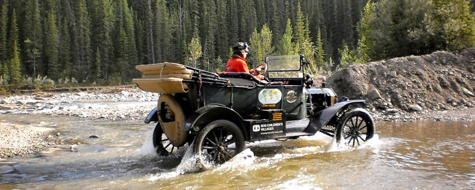 Eine Weltreise mit Auto ist an sich schon anstrengend – ein niederländisches Ehepaar wagt sie dennoch in einem Ford Motel T von 1915. Eine Weltreise mit Auto ist an sich schon anstrengend – ein niederländisches Ehepaar wagt sie dennoch in einem Ford Motel T von 1915.
