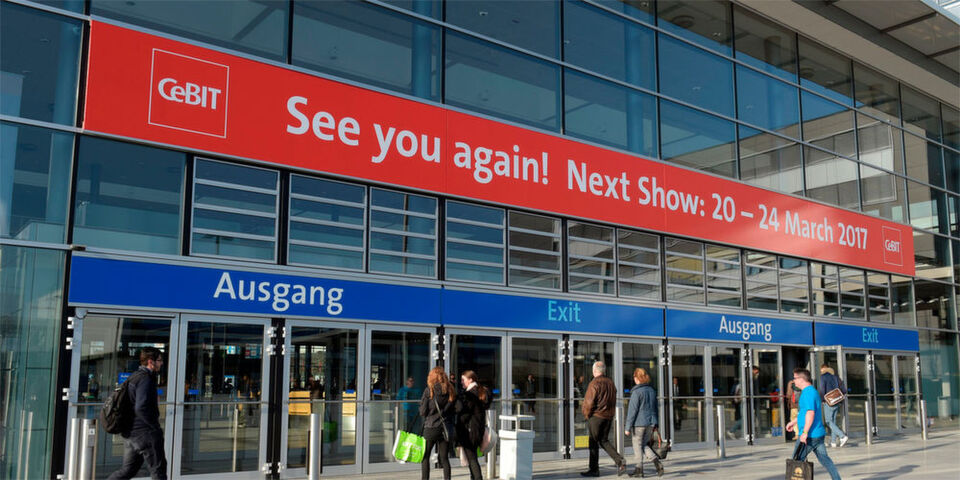 CeBIT 2016: Die Digitalisierung der Wirtschaft klar im Fokus, begleitet von den Top-Trends Cloud Computing, Internet of Things und Big Data. CeBIT 2016: Die Digitalisierung der Wirtschaft klar im Fokus, begleitet von den Top-Trends Cloud Computing, Internet of Things und Big Data.