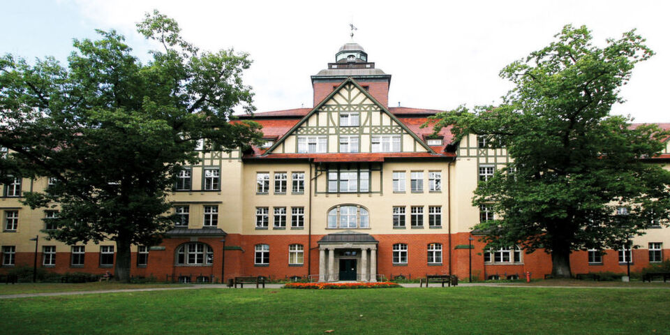 Berlinovo ist bundesweit als Immobiliendienstleister tätig – die Geschäftsanwendungen werden komplett von Berlin aus bereitgestellt (im Bild: Klinik in Beelitz). Berlinovo ist bundesweit als Immobiliendienstleister tätig – die Geschäftsanwendungen werden komplett von Berlin aus bereitgestellt (im Bild: Klinik in Beelitz).