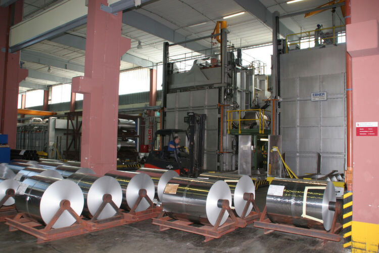In einem modernen Aluminiumwalzwerk stellt Constantia Teich die