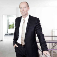 Berthold Schlechtriemen-Proske, Prokurist sowie Leitung Marketing & Vertrieb bei Finder: „Ja, sie leben immer noch, die elektromechanischen Relais aus den Anfangstagen der Elektrotechnik: Das Bindeglied zwischen Logik und Last.“ Berthold Schlechtriemen-Proske, Prokurist sowie Leitung Marketing & Vertrieb bei Finder: „Ja, sie leben immer noch, die elektromechanischen Relais aus den Anfangstagen der Elektrotechnik: Das Bindeglied zwischen Logik und Last.“